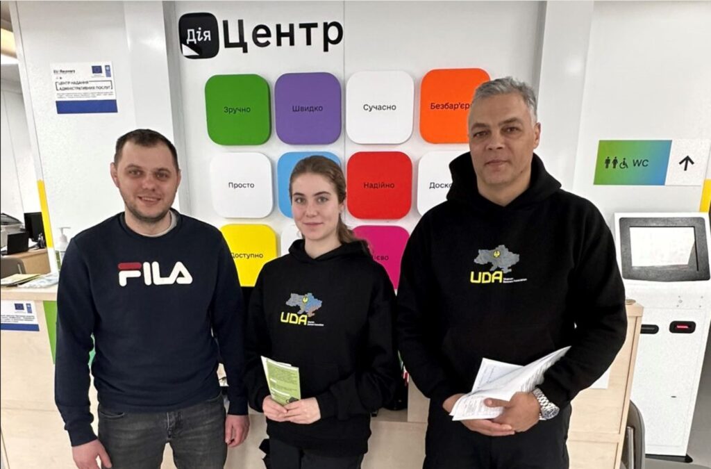 м. Баштанка ЦНАП - двоє представників АСУ та працівник центру